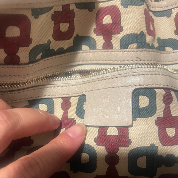 Gucci Medium Signature Pelham Tote - Picture 7 of 7